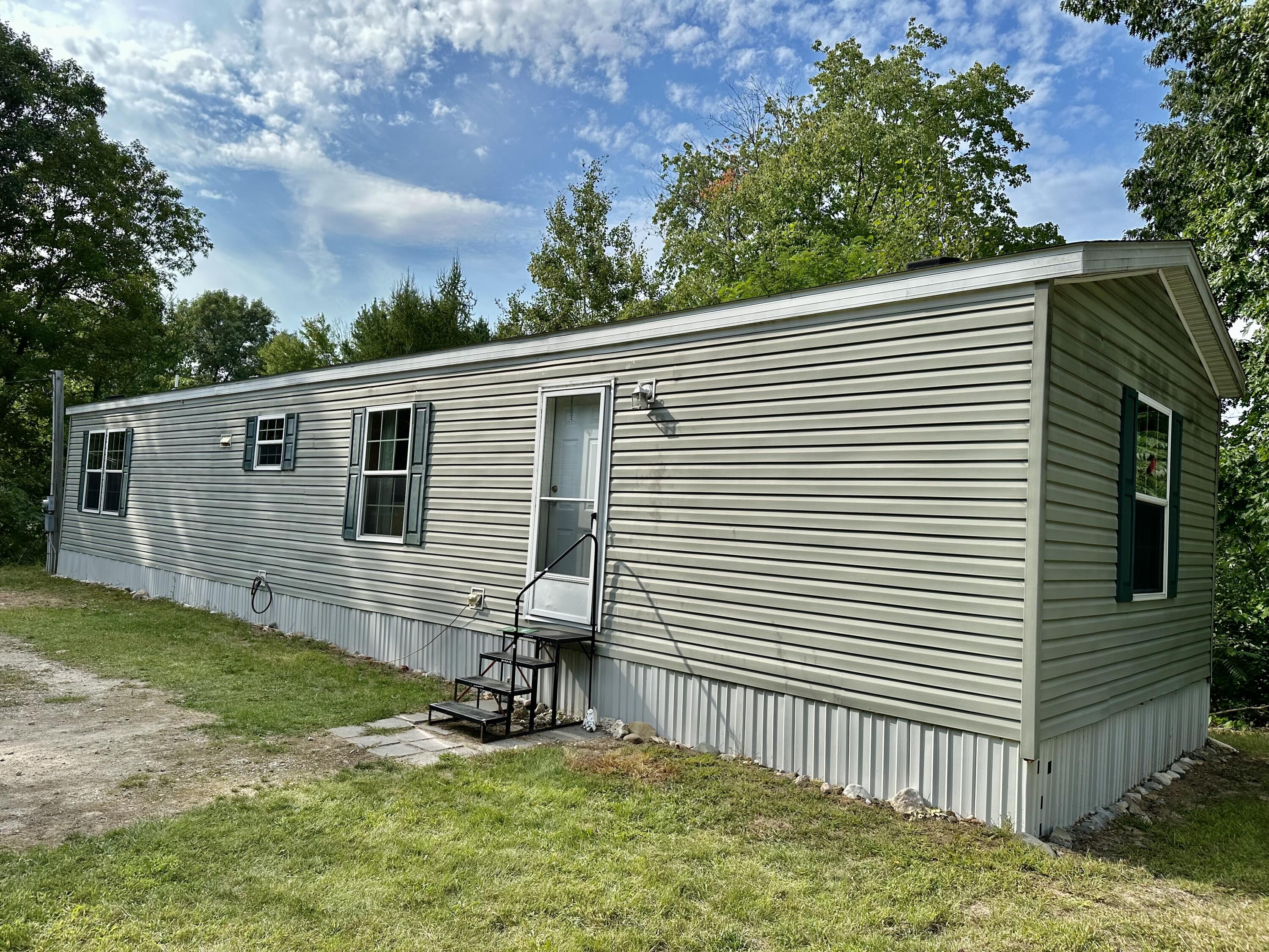 10554 Kickland Road Greenville, MI 48838 - Photo 1 of 13 IMG_0550