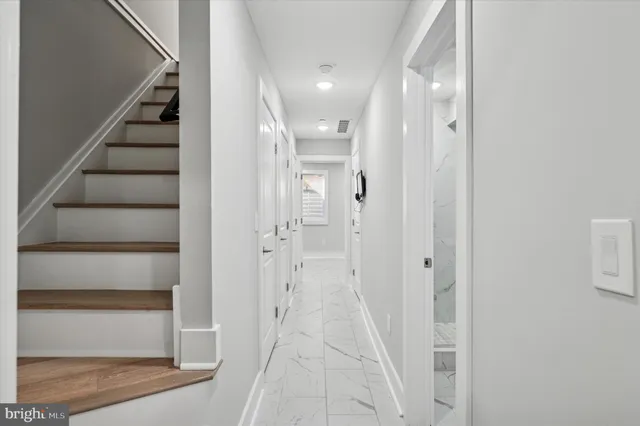 a en suite bathroom with a shower