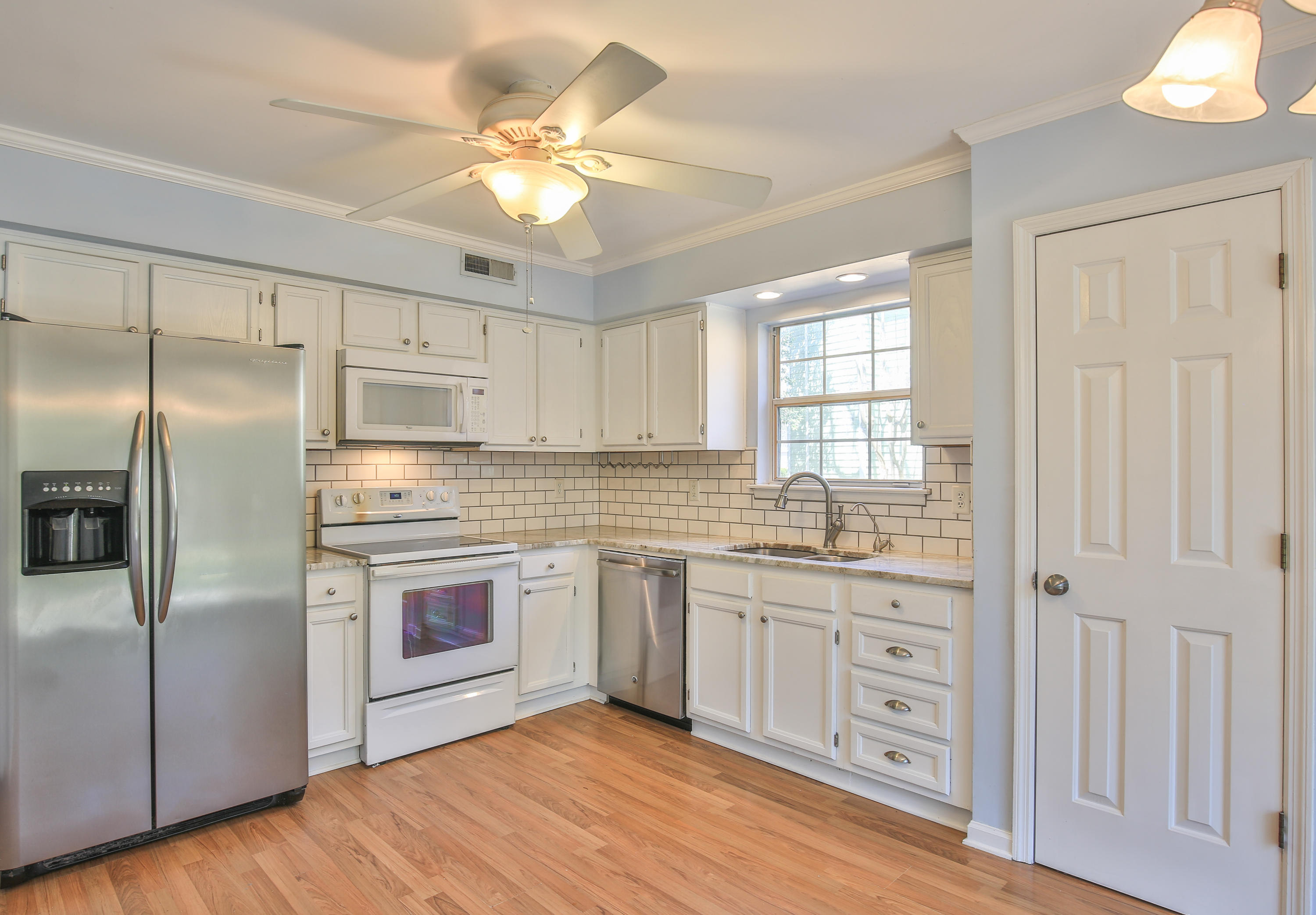 508 Castle Hall Road Mount Pleasant, SC 29464 - Photo 8 of 34 7B1A1152