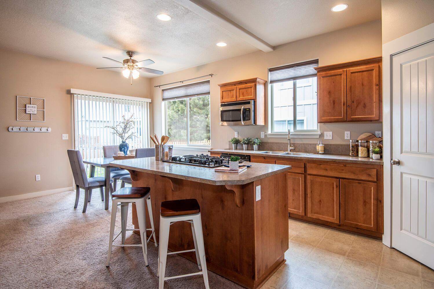 63225 Boyd Acres Road Bend, OR 97701 - Photo 4 of 22 Cooking Island