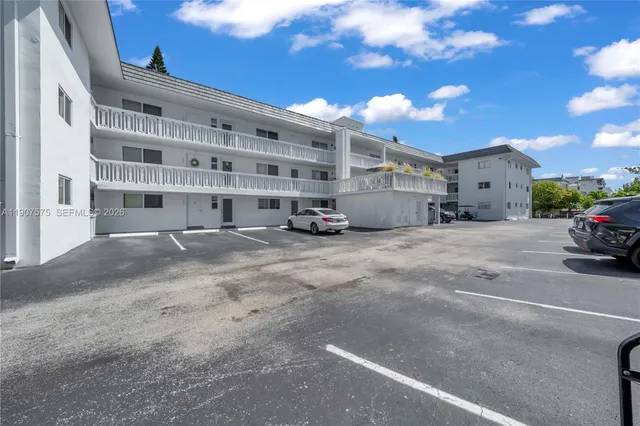 $499,000 | 200 Galen Drive, Unit 308, Key Biscayne, FL 33149