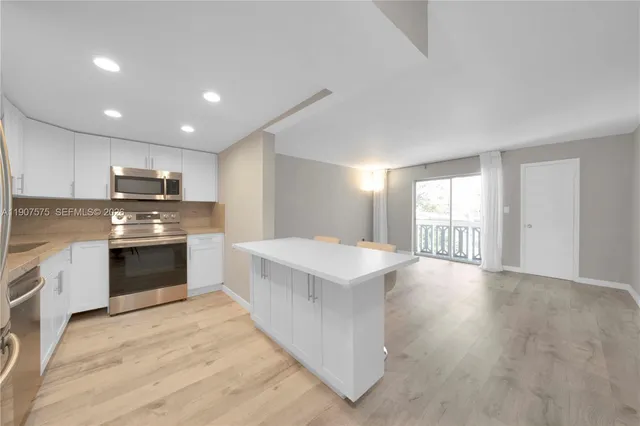 $499,000 | 200 Galen Drive, Unit 308, Key Biscayne, FL 33149