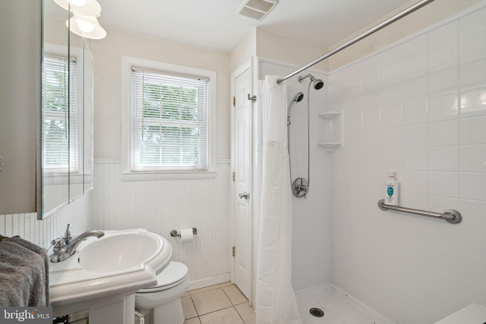 837 Rhoads Drive Springfield, PA 19064 - Photo 12 of 30