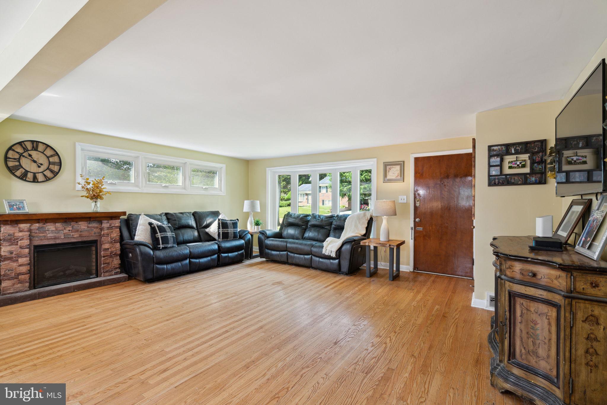 837 Rhoads Drive Springfield, PA 19064 - Photo 2 of 30