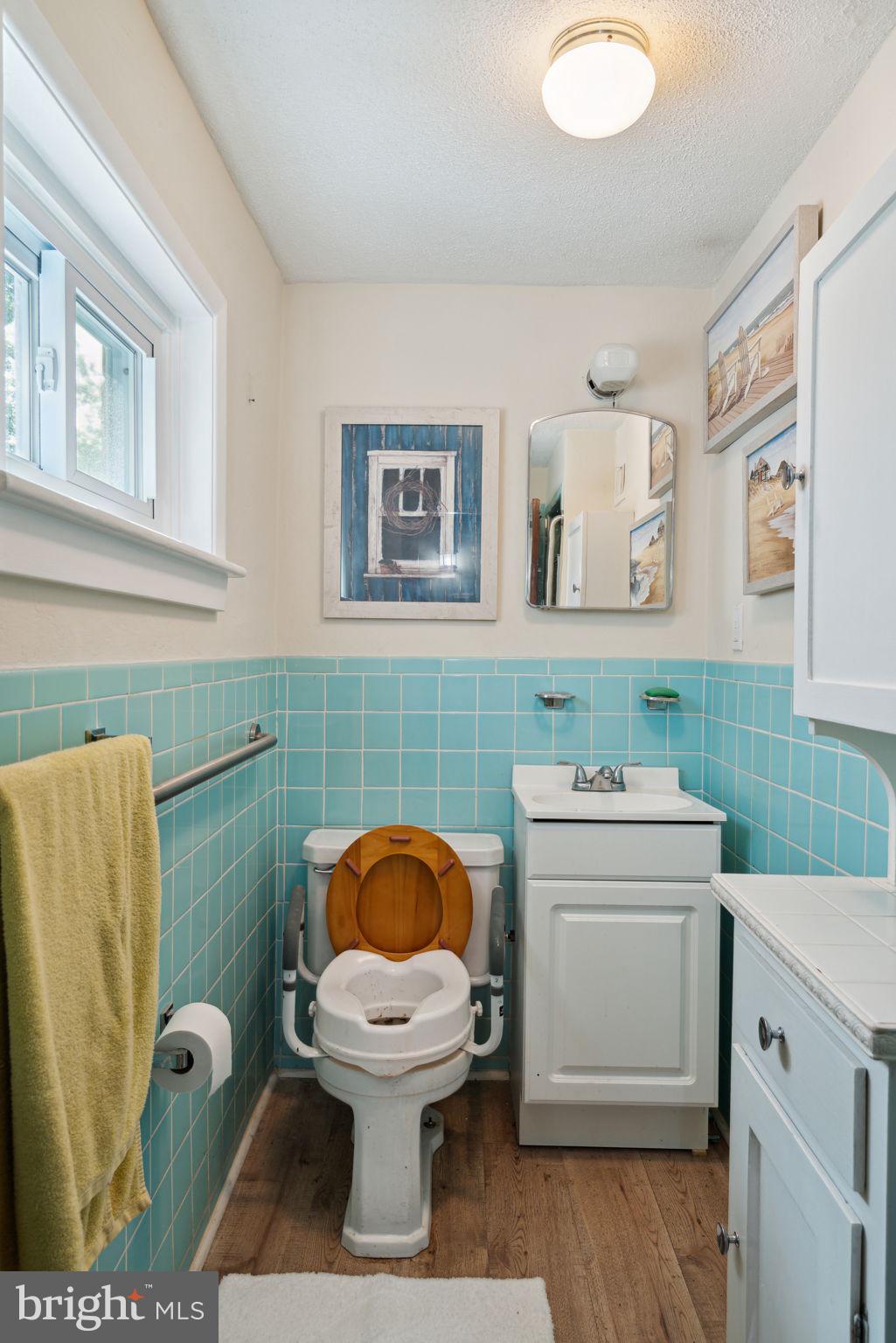 837 Rhoads Drive Springfield, PA 19064 - Photo 24 of 30 Second full bathroom
