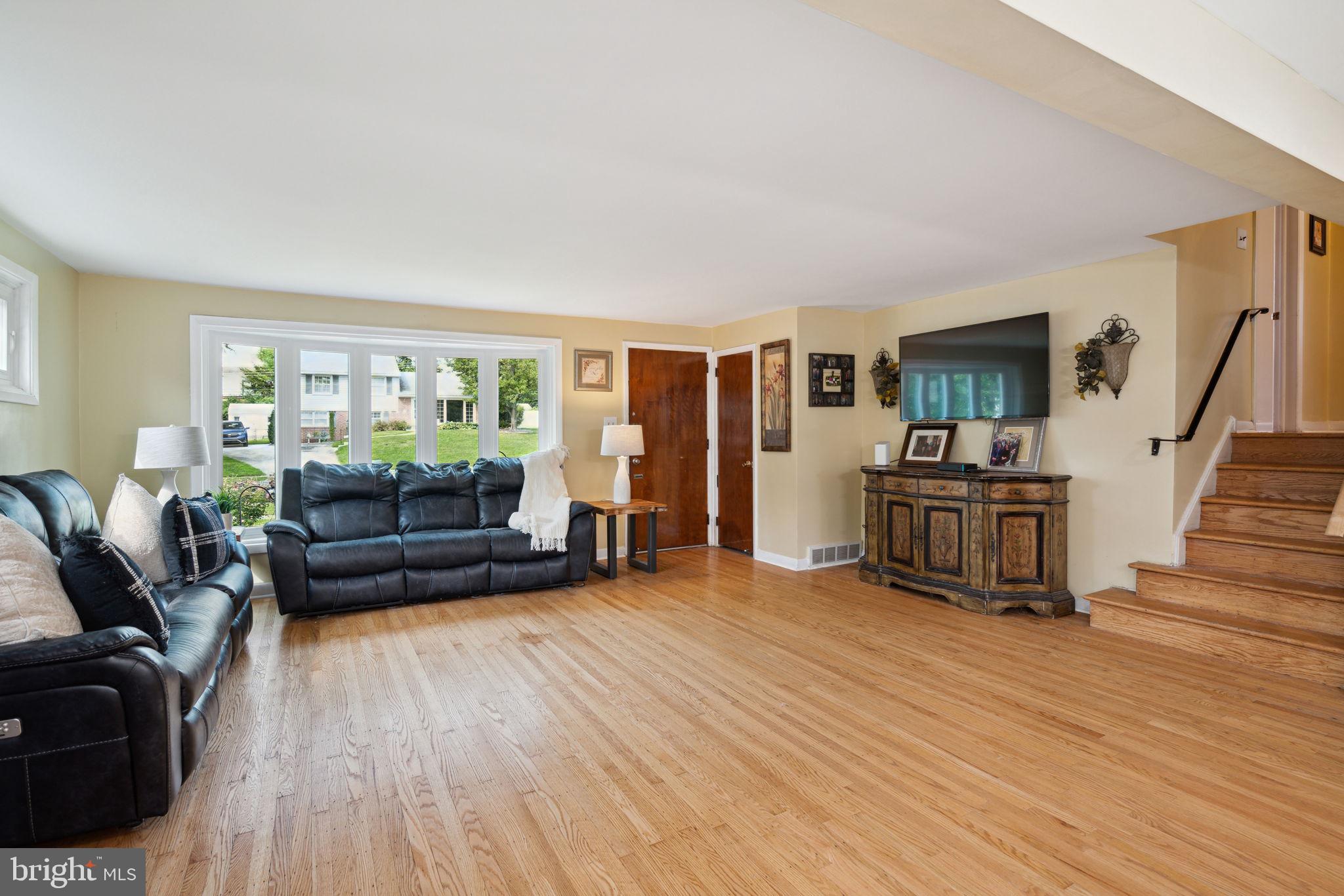 837 Rhoads Drive Springfield, PA 19064 - Photo 3 of 30