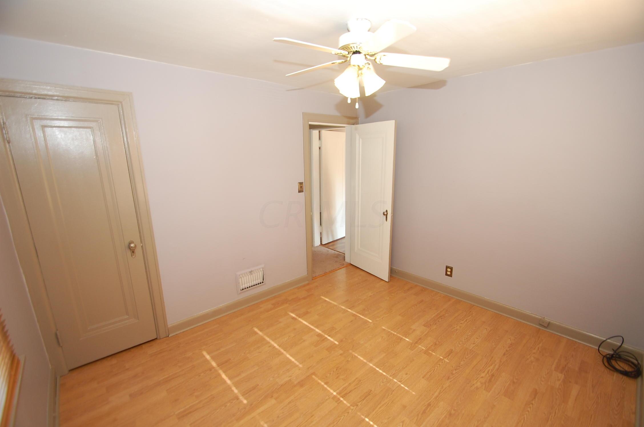 581 South Hampton Road Columbus, OH 43213 - Photo 11 of 19