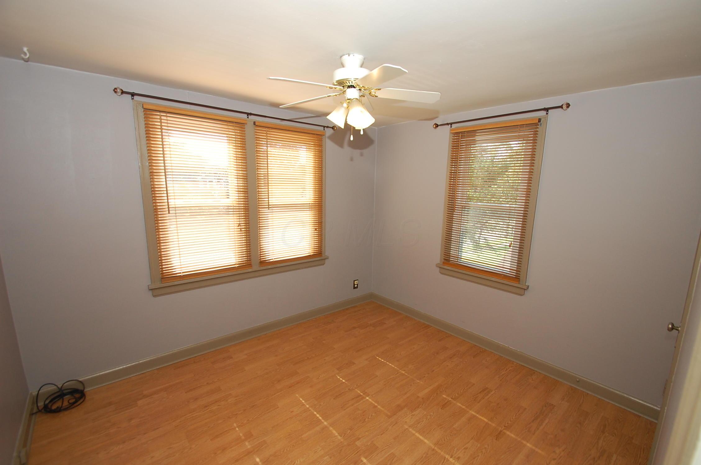 581 South Hampton Road Columbus, OH 43213 - Photo 10 of 19