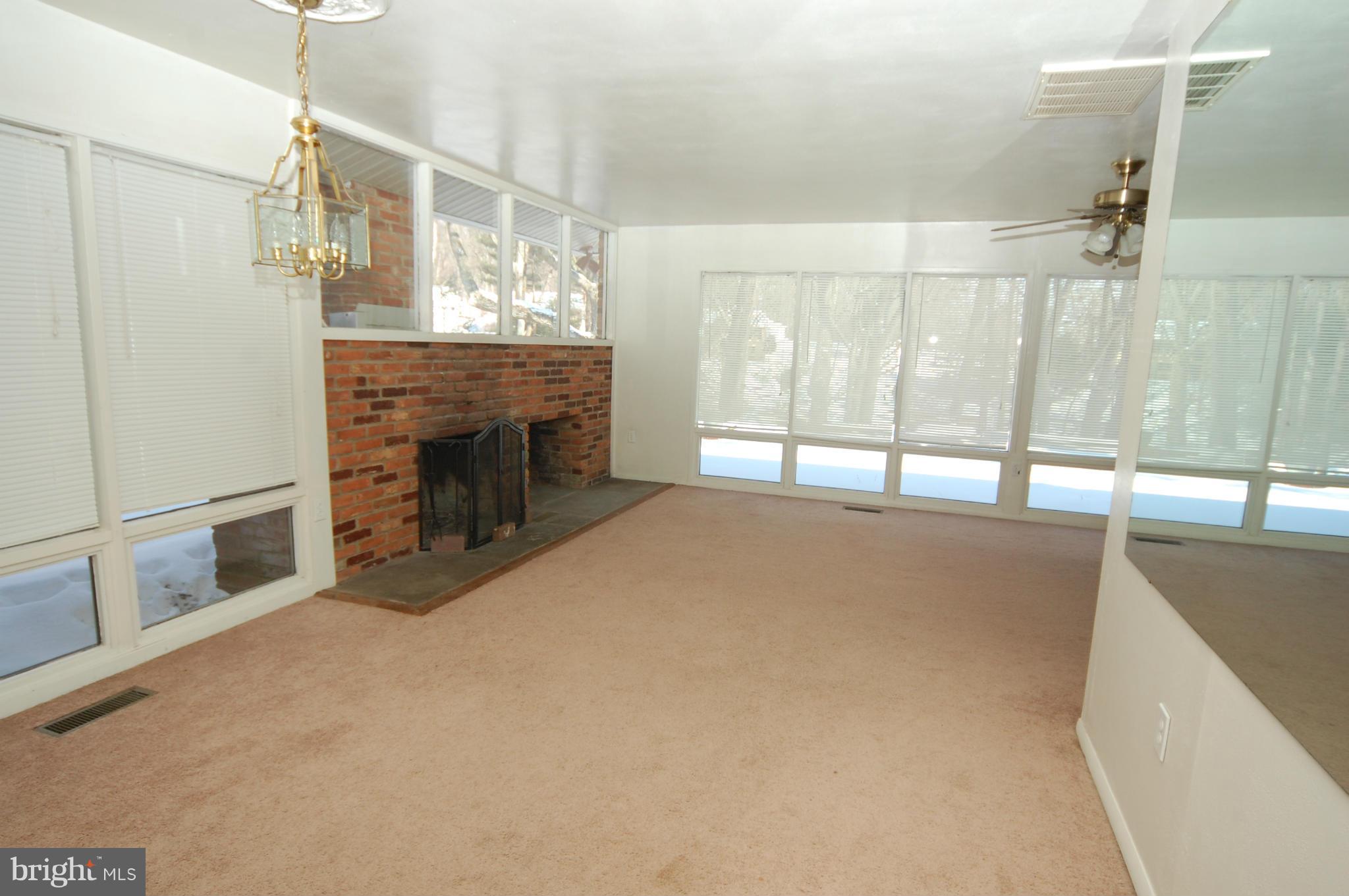 8885 Indian Springs Road Frederick, MD 21702 - Photo 4 of 9 Living Room