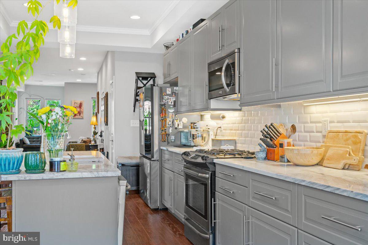 16 R Street Northwest, Unit 2 Washington, DC 20001 - Photo 11 of 32