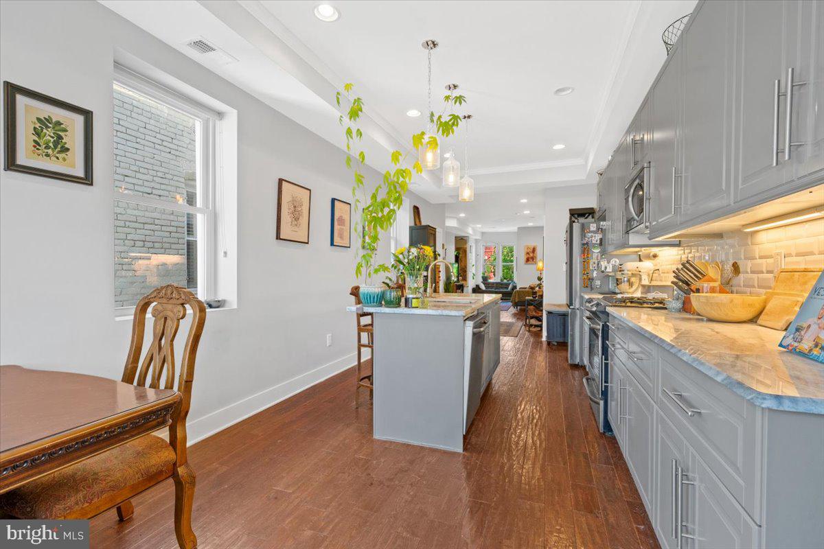 16 R Street Northwest, Unit 2 Washington, DC 20001 - Photo 12 of 32