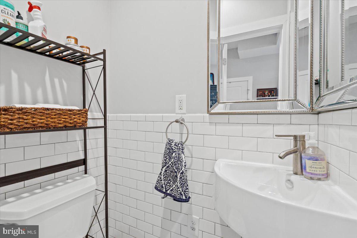 16 R Street Northwest, Unit 2 Washington, DC 20001 - Photo 13 of 32