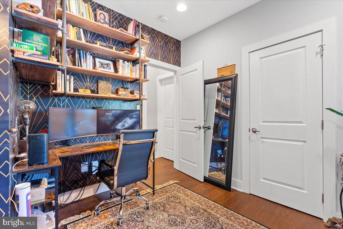 16 R Street Northwest, Unit 2 Washington, DC 20001 - Photo 17 of 32