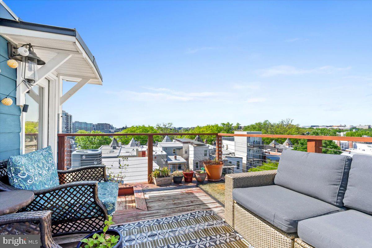 16 R Street Northwest, Unit 2 Washington, DC 20001 - Photo 23 of 32