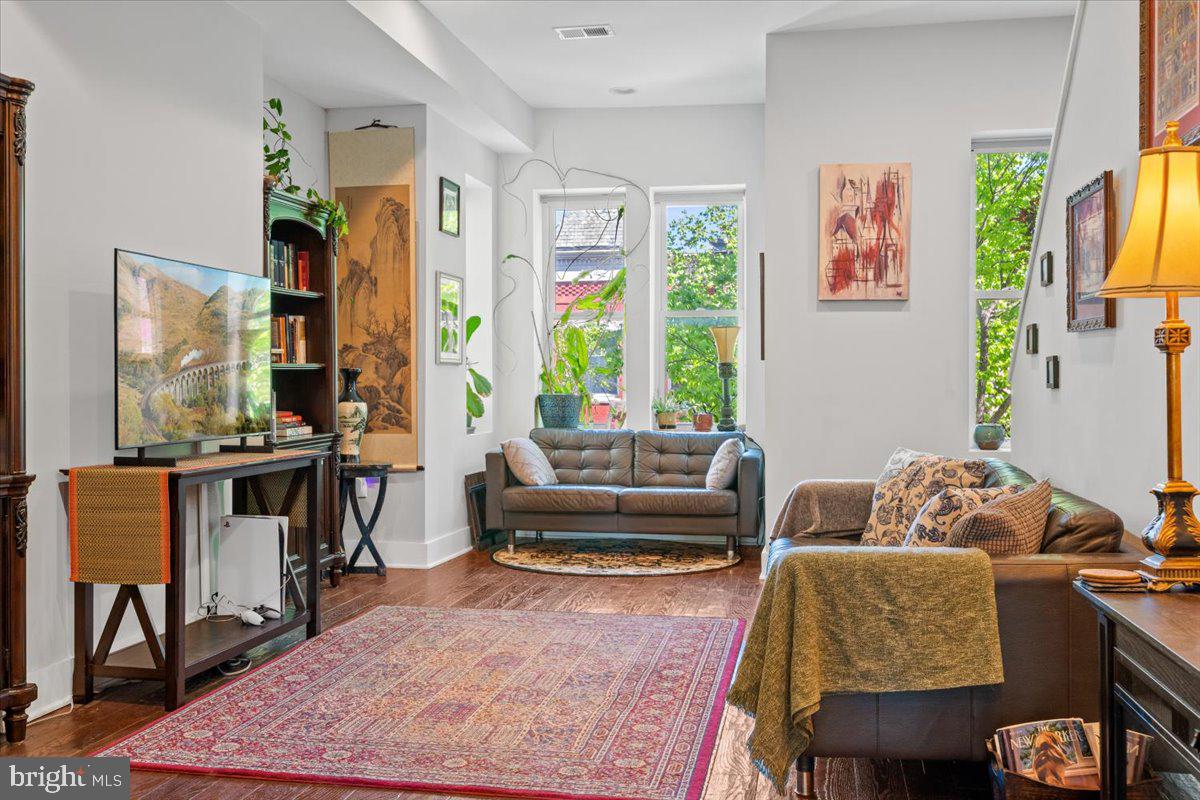 16 R Street Northwest, Unit 2 Washington, DC 20001 - Photo 3 of 32