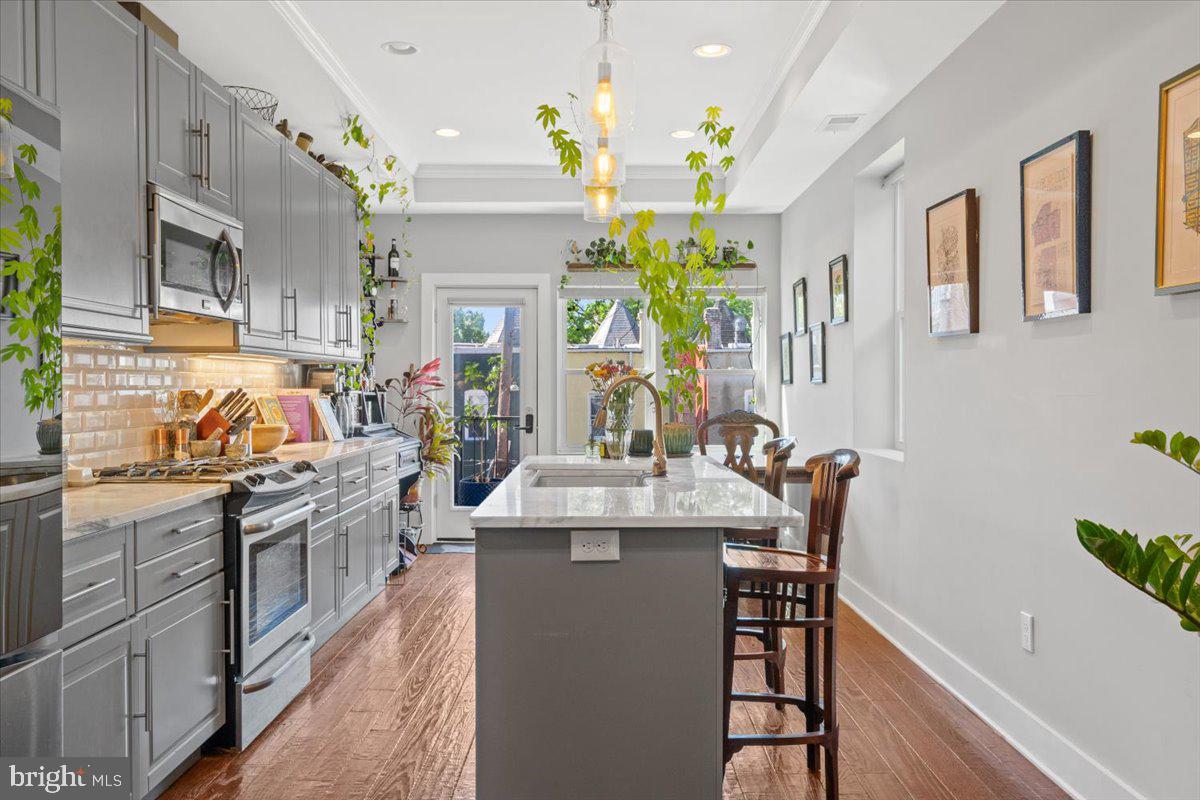 16 R Street Northwest, Unit 2 Washington, DC 20001 - Photo 8 of 32