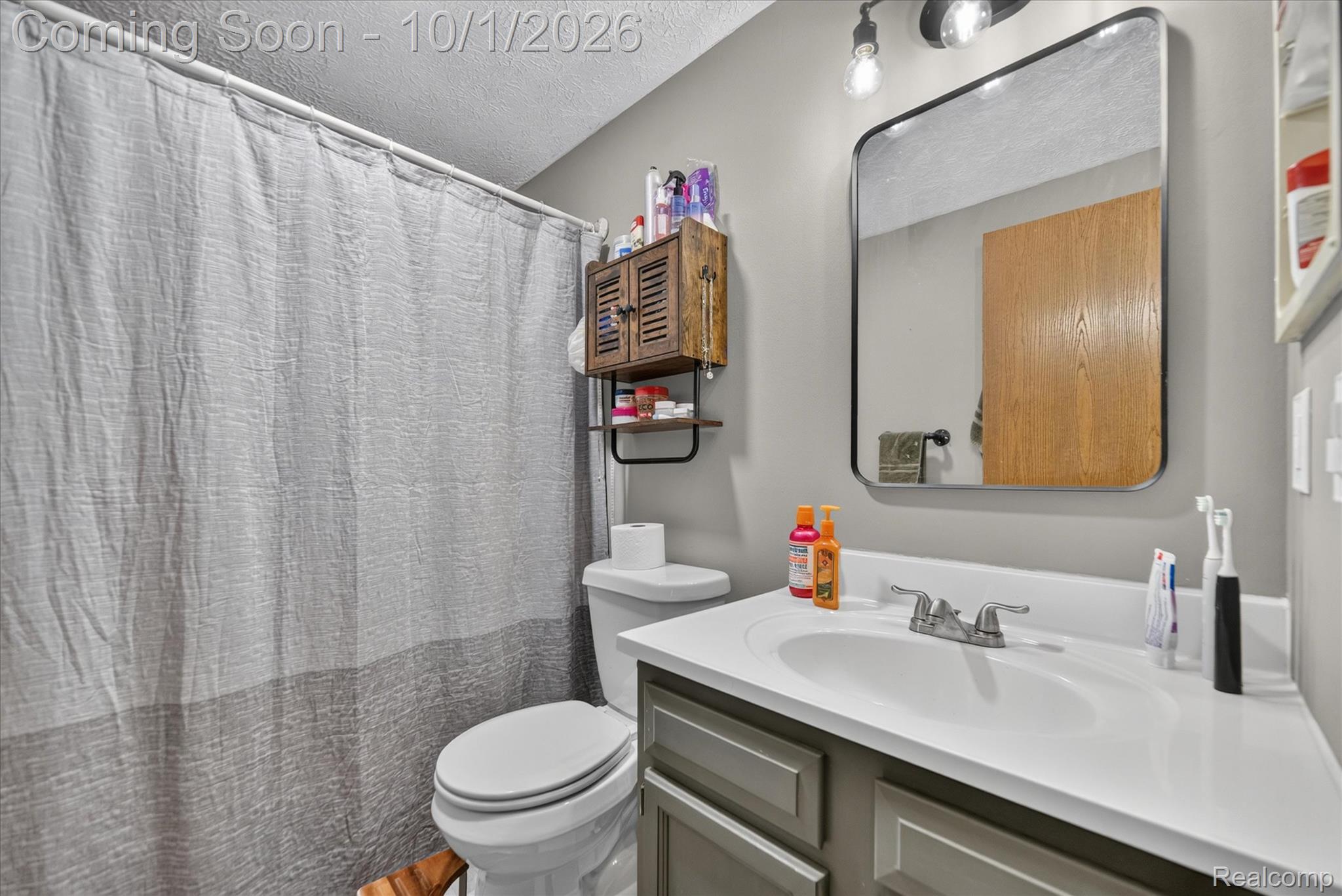 5212 North Fowlerville Road Fowlerville, MI 48836 - Photo 19 of 40 19-5212-N-Fowlerville-Rd-Fowlerville-WindowStill.jpg