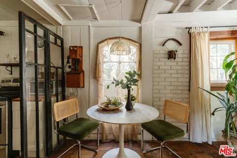 $1,100,000 | 437 Short Trail, Topanga, CA 90290