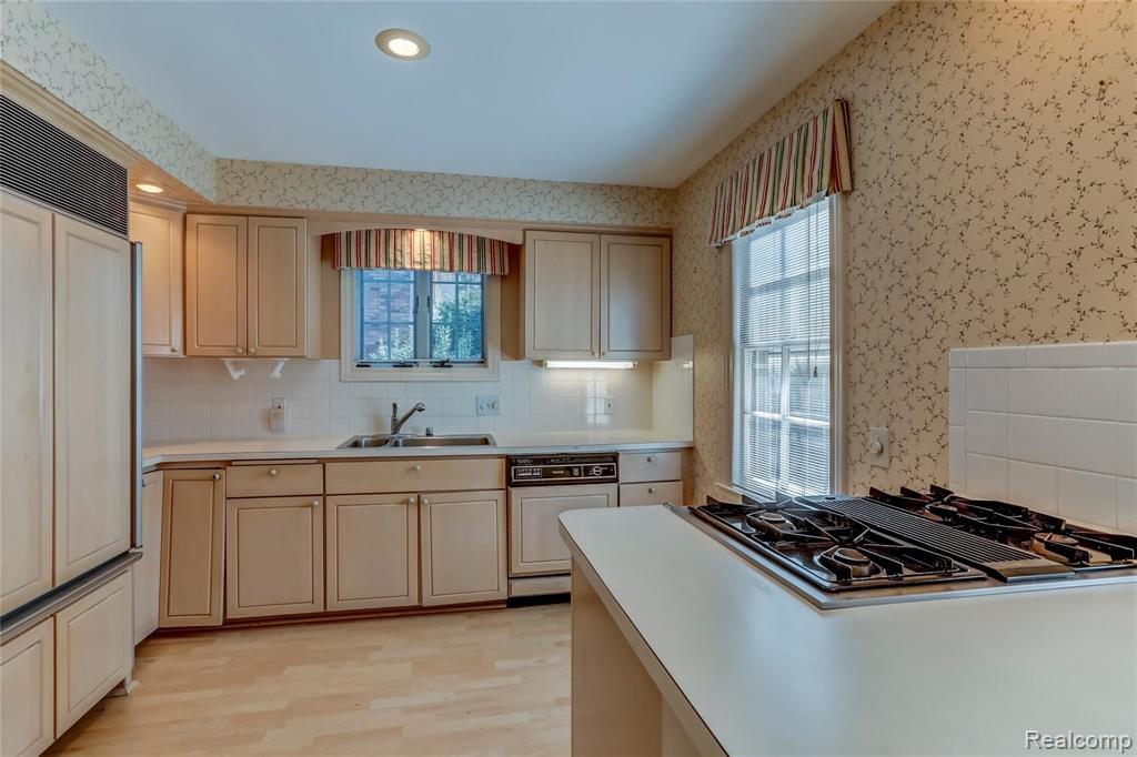 1041 Yorkshire Road Grosse Pointe Park, MI 48230 - Photo 16 of 35