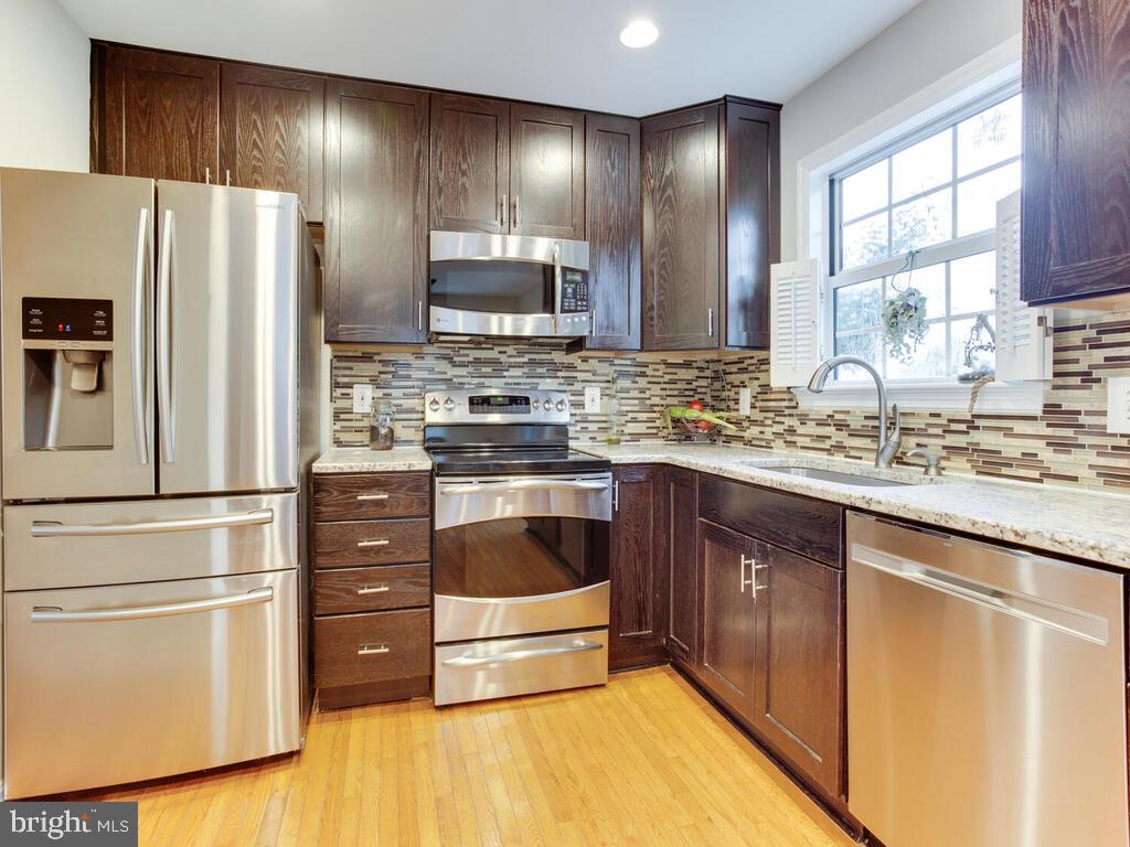 1701 Midland Road Edgewater, MD 21037 - Photo 8 of 72 Updated Kitchen! Granite Counters, SS Appliances!