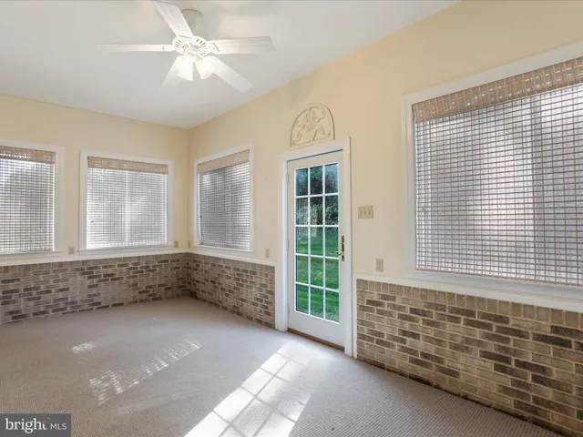 a view of a house with backyard