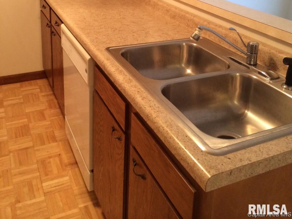 124 Agustus Lane Springfield, IL 62703 - Photo 5 of 23 Gallery Image 5