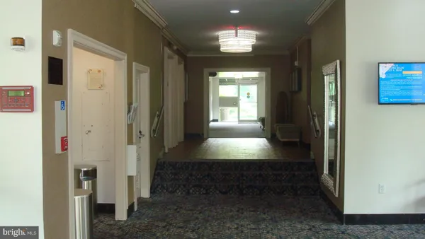 a view of entryway with workspace