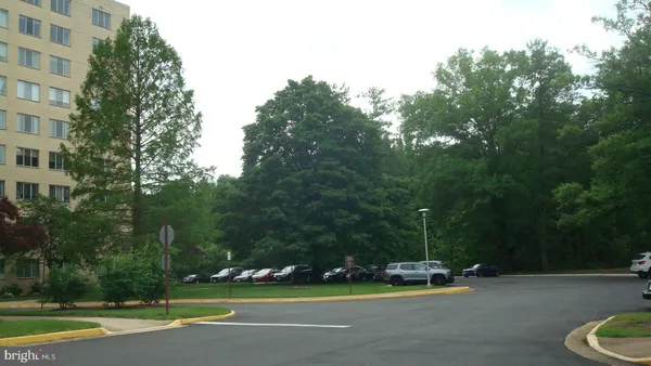 $1,450 | 6641 Wakefield Drive, Unit 801, Alexandria, VA 22307