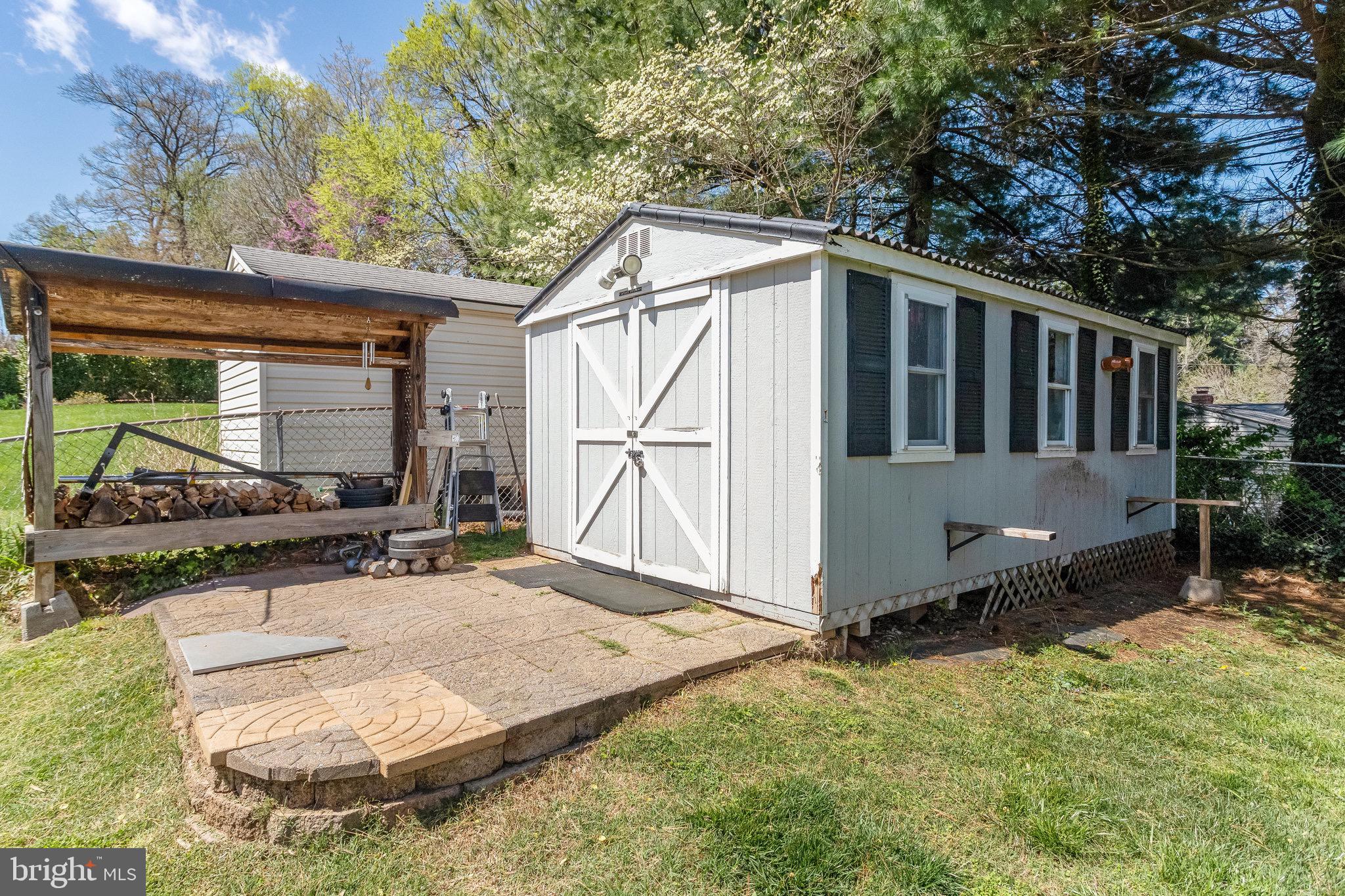 8006 Hatteras Lane Springfield, VA 22151 - Photo 21 of 31 a view of a house with backyard and sitting area