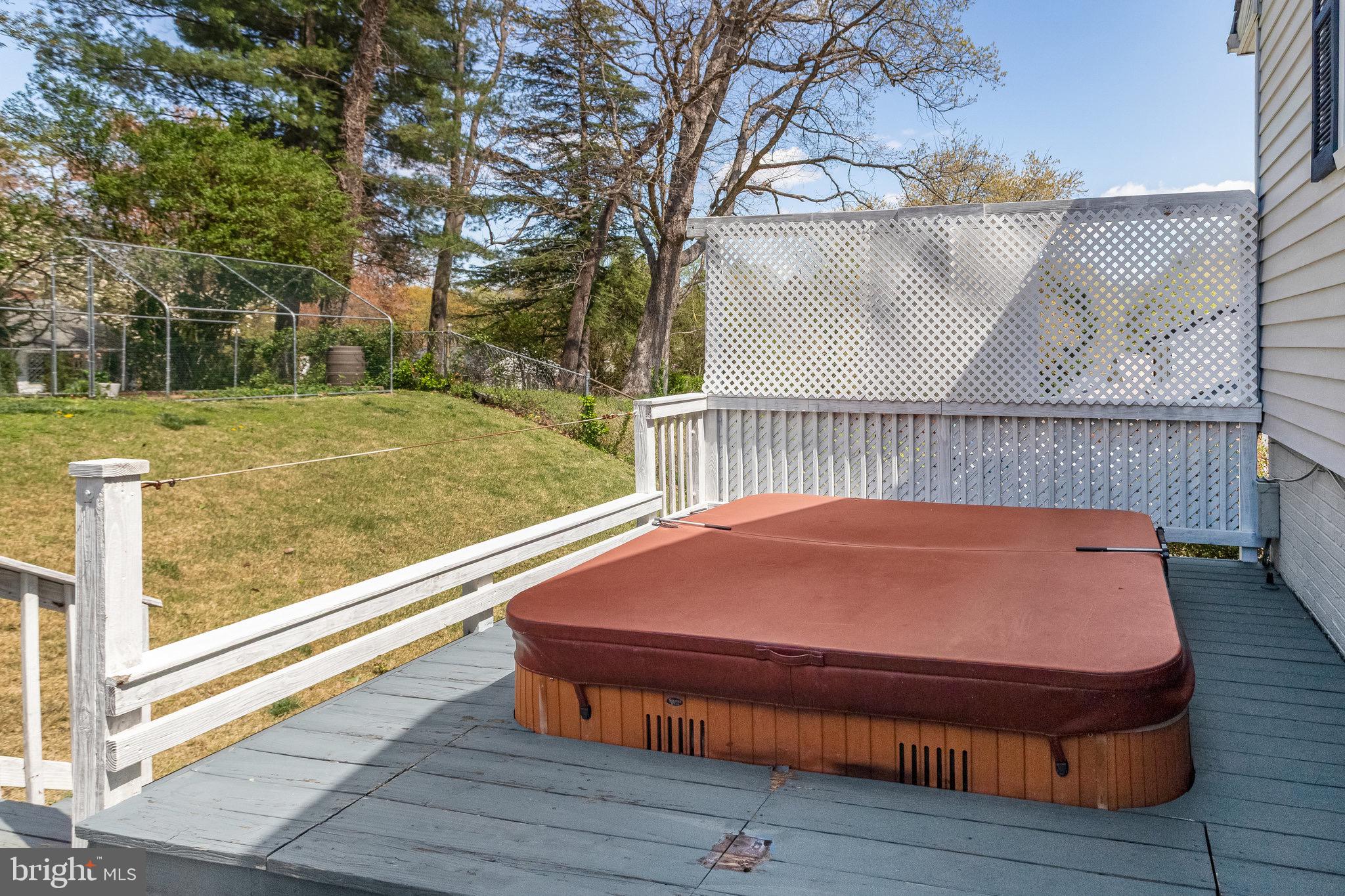 8006 Hatteras Lane Springfield, VA 22151 - Photo 23 of 31 a outdoor view with a garden