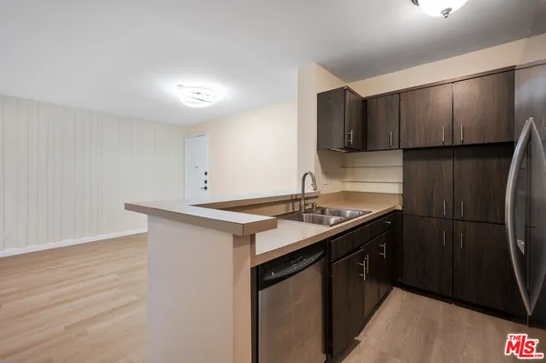 $575,000 | 6605 Green Valley Circle, Unit 109, Culver City, CA 90230
