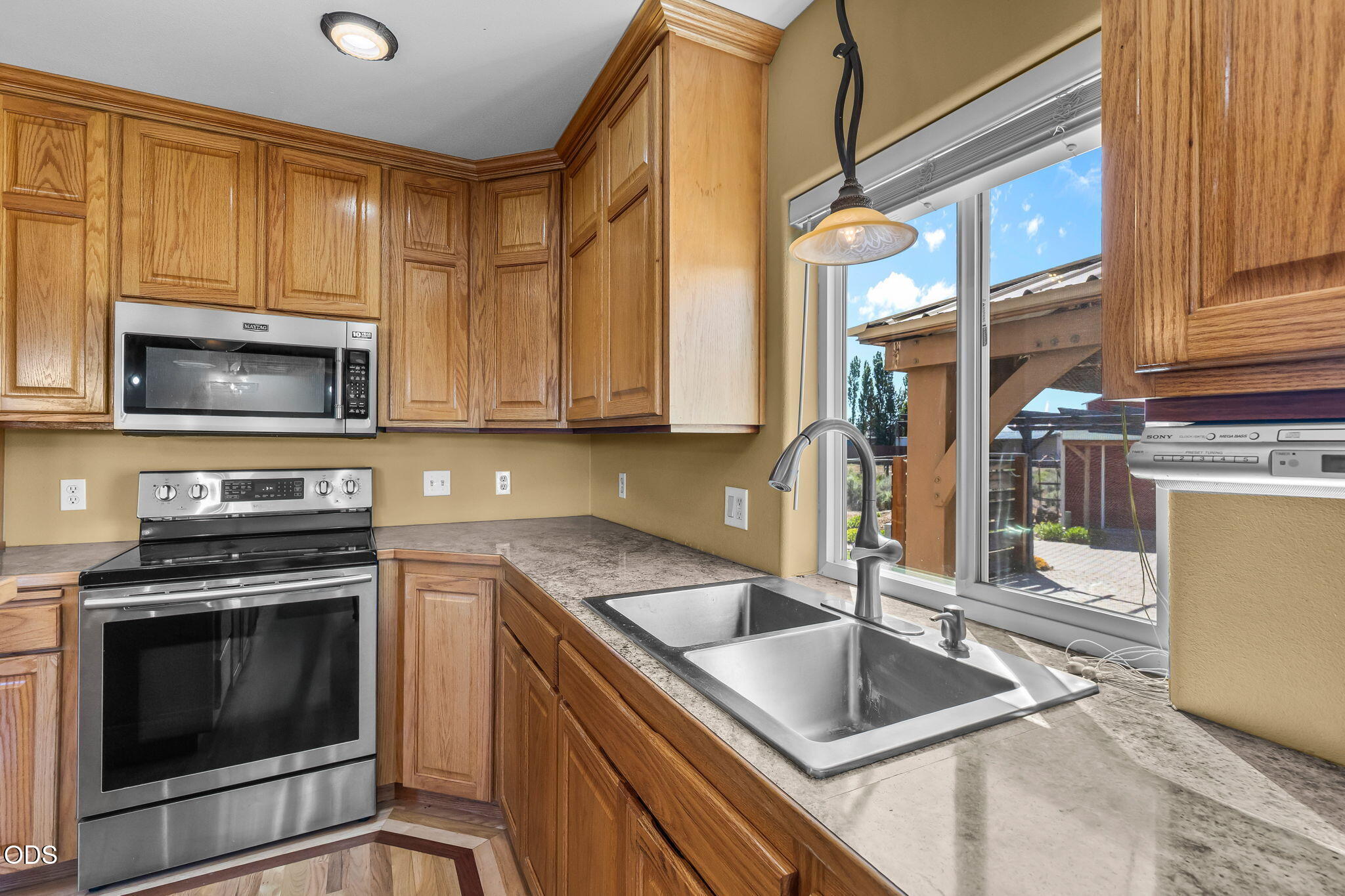66967 Lance Road Bend, OR 97703 - Photo 9 of 58