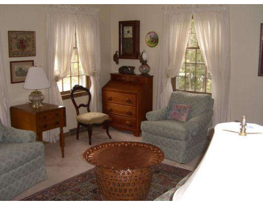 7 Livery Road Chelmsford, MA 01824 - Photo 3 of 6