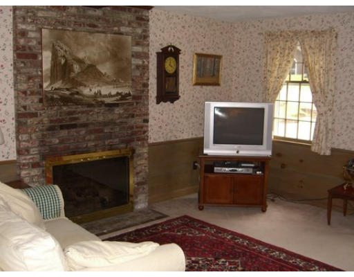7 Livery Road Chelmsford, MA 01824 - Photo 4 of 6