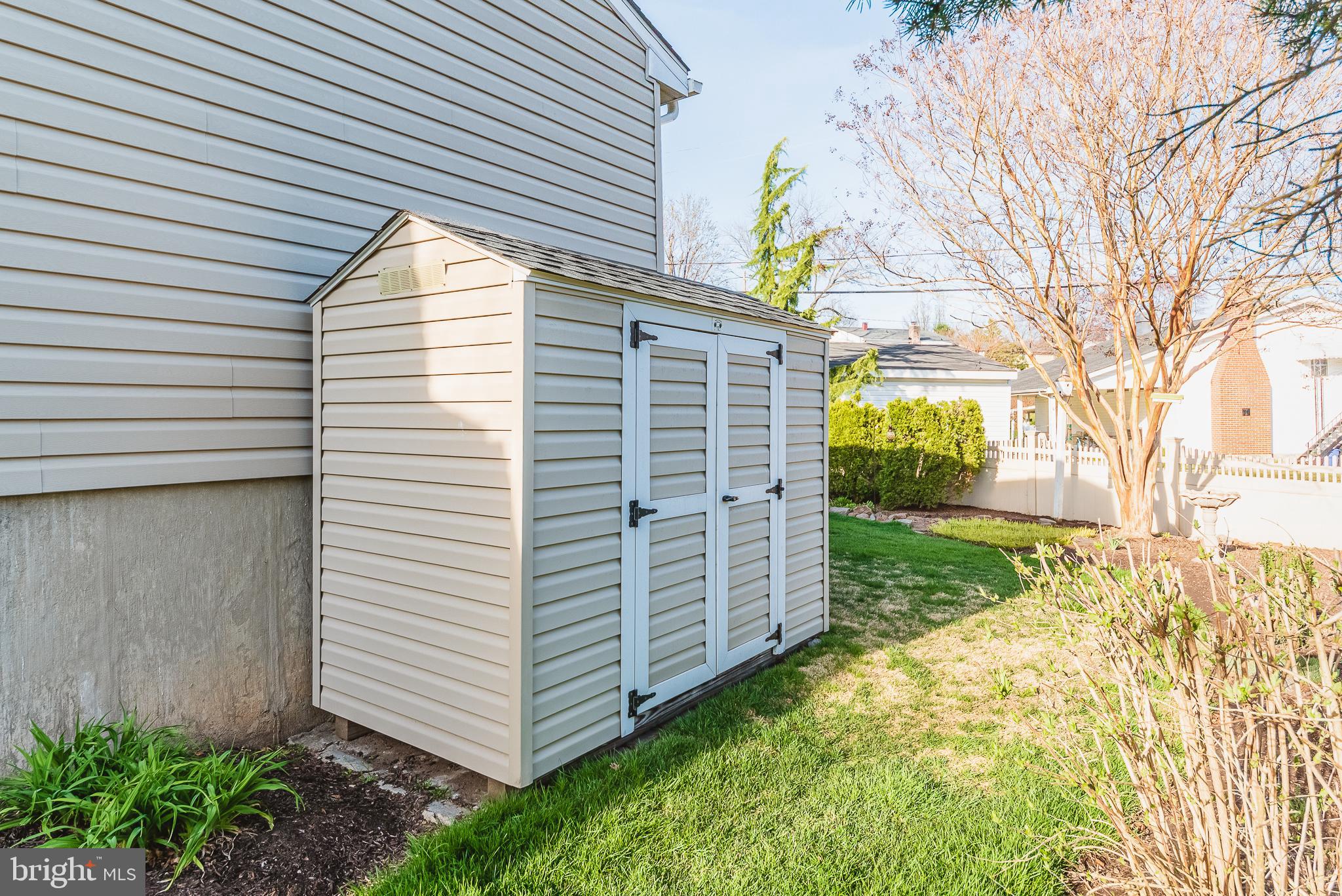 8633 Delegge Road Baltimore, MD 21237 - Photo 13 of 58 Storage shed included