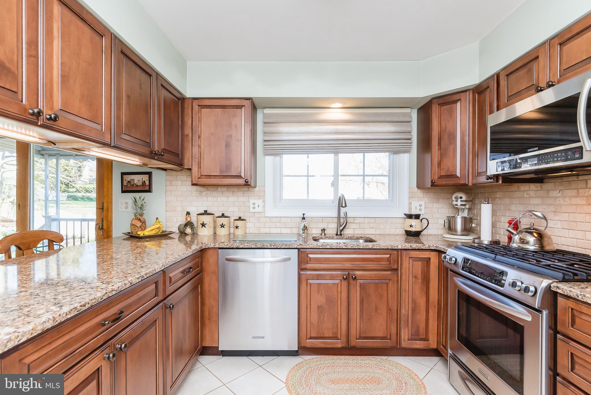 8633 Delegge Road Baltimore, MD 21237 - Photo 24 of 58 Granite Counters