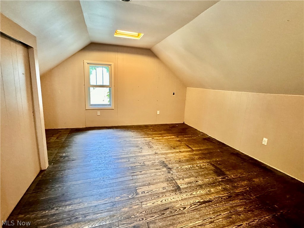 864 Cambridge Road Cleveland Heights, OH 44121 - Photo 17 of 18 hard wood 3rd floor flex space