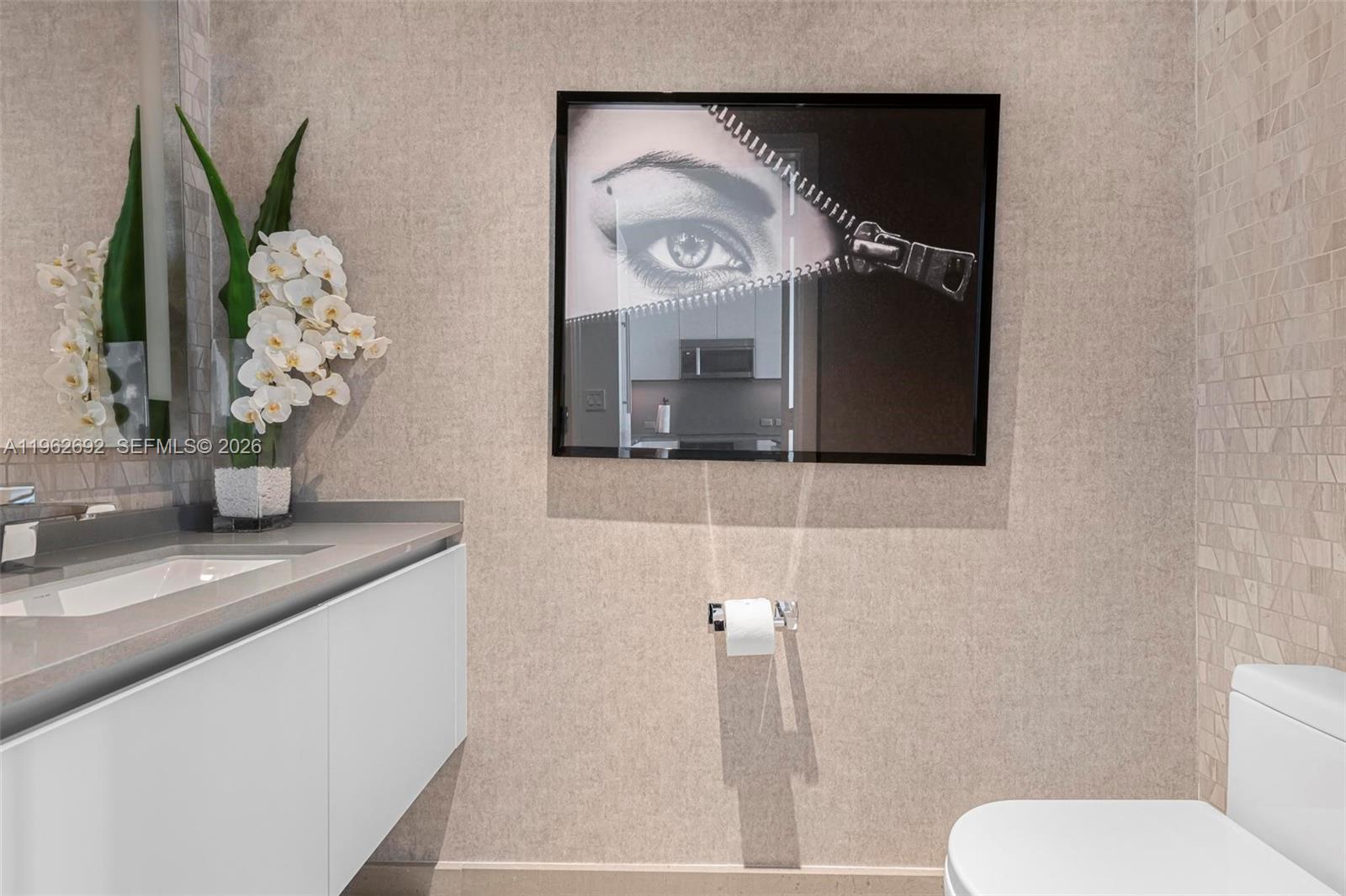 88 Southwest 7th Street, Unit 3806 Miami, FL 33130 - Photo 13 of 24 Half bathroom