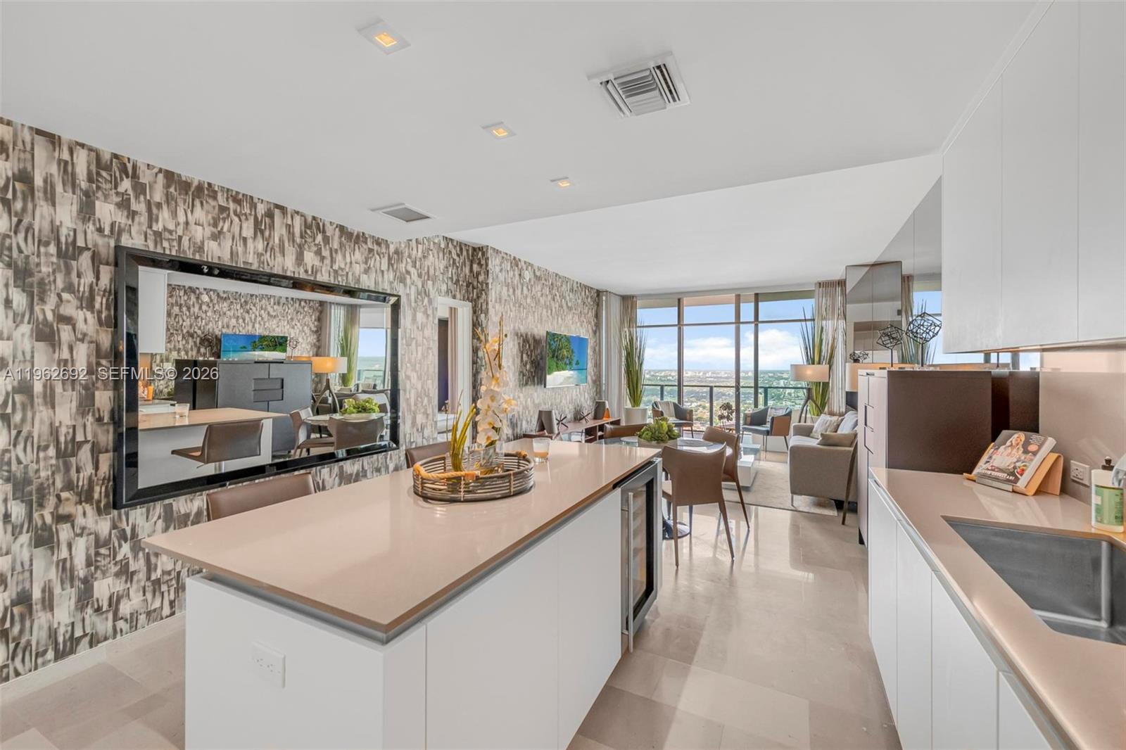 88 Southwest 7th Street, Unit 3806 Miami, FL 33130 - Photo 3 of 24 Light colors and textures