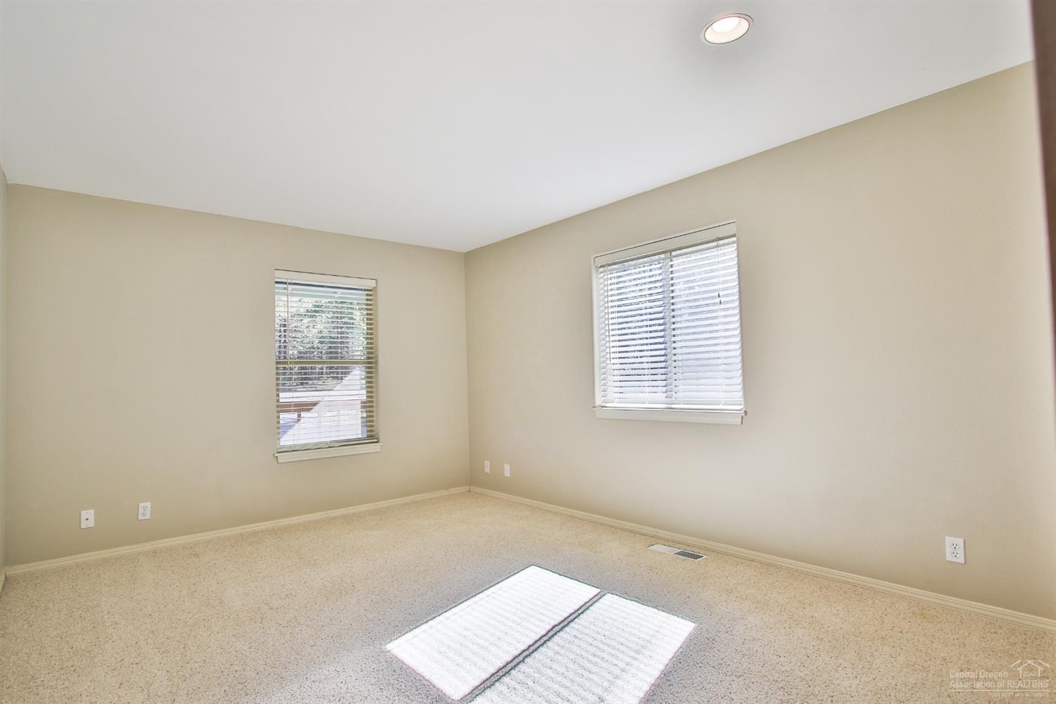 16960 Hermosa Road Bend, OR 97707 - Photo 13 of 22 Additional Photo