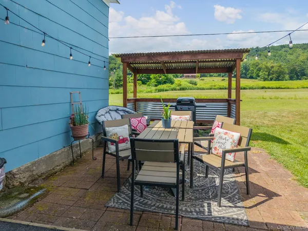 a view of an outdoor sitting area with furniture