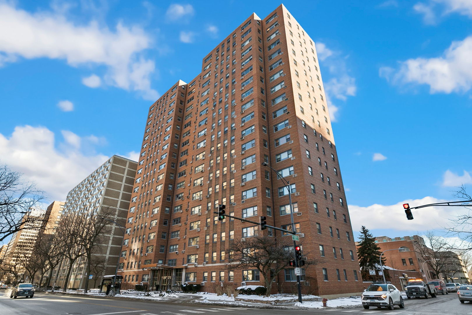 2909 North Sheridan Road, Unit 802 Chicago, IL 60657 - Photo 1 of 22 a view of a tall building