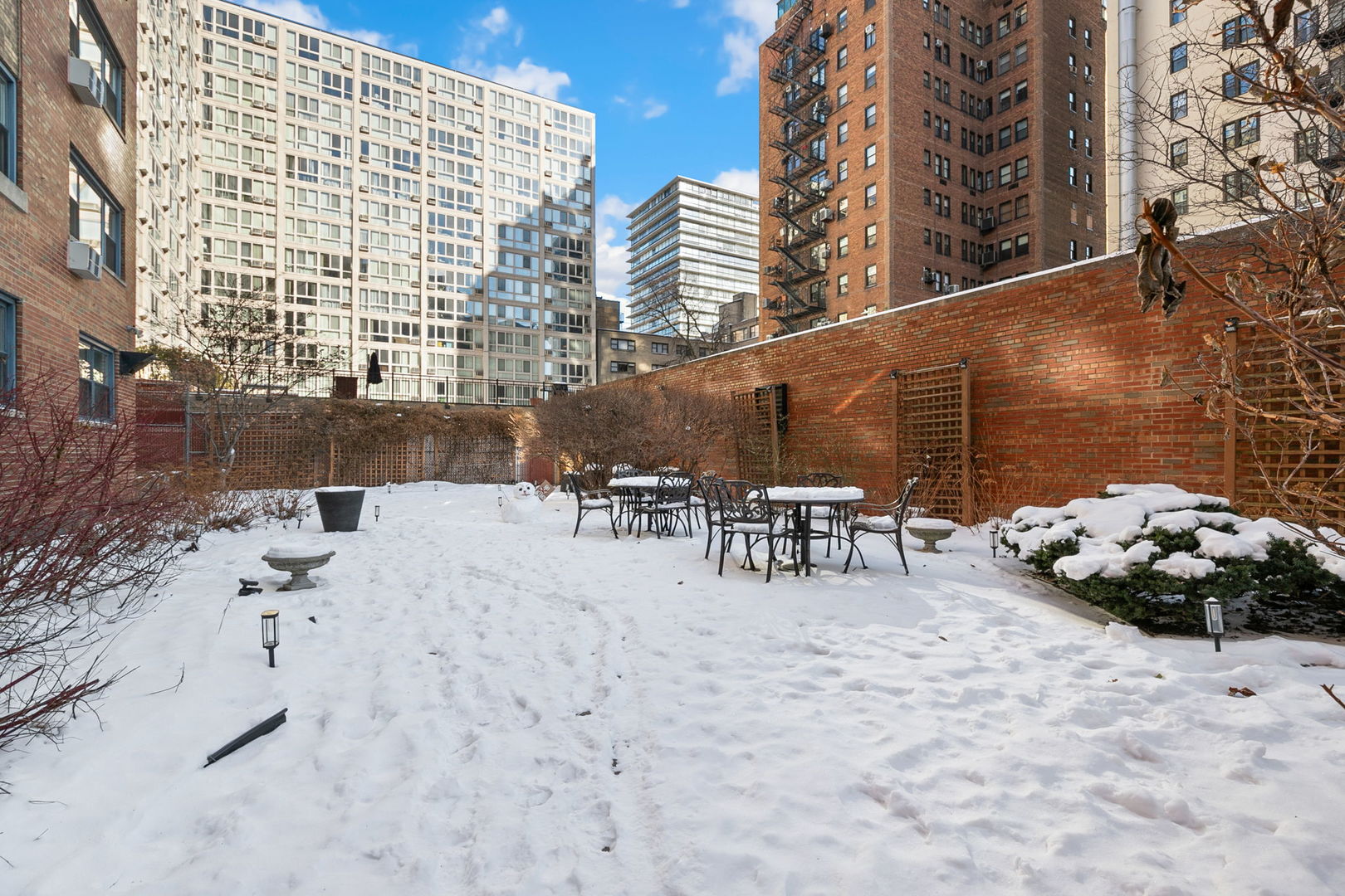 2909 North Sheridan Road, Unit 802 Chicago, IL 60657 - Photo 21 of 22 a view of outdoor space with seating area