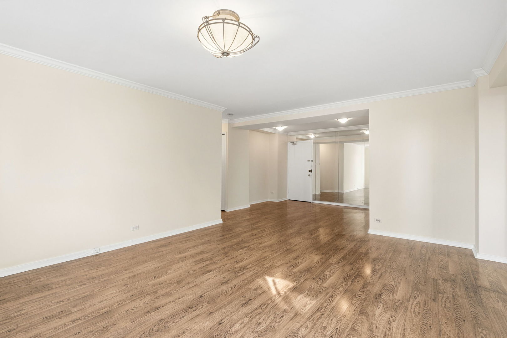 2909 North Sheridan Road, Unit 802 Chicago, IL 60657 - Photo 5 of 22 a view of empty room with wooden floor
