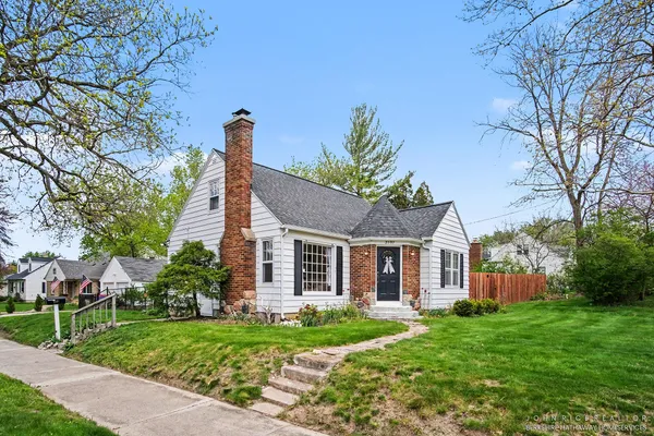 $374,900 | 2101 Boston Street Southeast, Grand Rapids, MI 49506