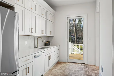 $3,450,000 | 352 Ayr Hill Avenue Northeast, Vienna, VA 22180