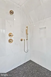 $3,450,000 | 352 Ayr Hill Avenue Northeast, Vienna, VA 22180