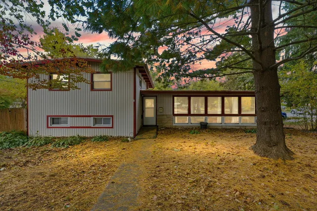 $250,000 | 304 East Mumford Drive, Urbana, IL 61801