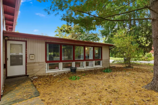 $250,000 | 304 East Mumford Drive, Urbana, IL 61801