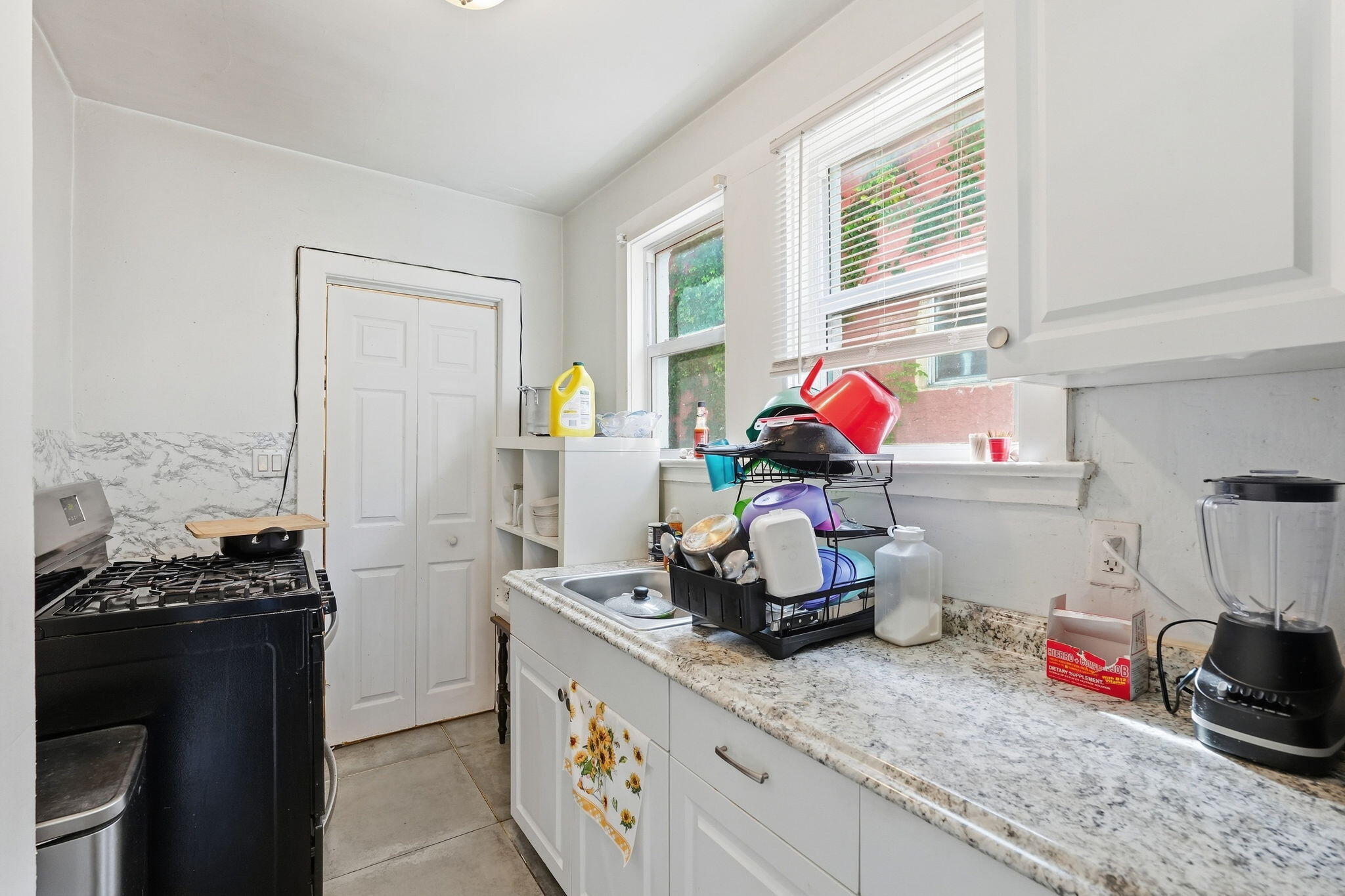 528 Churchill Road West Palm Beach, FL 33405 - Photo 25 of 38 528_UL_Kitchen_001